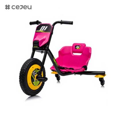 Voiturette électrique CJ-AHL027 en plastique pour enfants de 2 à 7 ans, avec pédales, dérive, roues pivotantes arrière et fonction de rotation pour s'amuser en extérieur